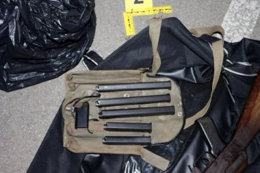 SPEKTAKULARNA AKCIJA HAPŠENJA! Pronađen čitav arsenal - UHAPŠEN MUŠKARAC! (FOTO, VIDEO)