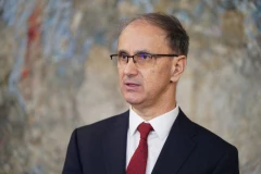 "IDEJA DA INSTITUCIJE PRIPADAJU POJEDINCIMA NETAČNA I RAZARAJUĆA!" Oglasio se Đuro Macut!