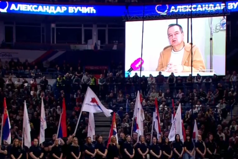 VELIČANSTVENI SKUP SNS Ivica Dačić se obratio građanima: Dve osobe su uticale da situaciju shvatim ozbiljno - predsednik Vučić i moja supruga! (FOTO, VIDEO)