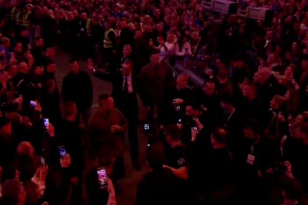 ARENA JE EKSPLODIRALA: STIGAO JE ALEKSANDAR VUČIĆ! Više od 70.000 ljudi u transu – REKORDNA PODRŠKA kakva se ne pamti, dvorana se trese od ovacija! (FOTO, VIDEO)