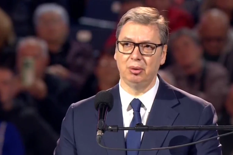 ARENA JE EKSPLODIRALA: STIGAO JE ALEKSANDAR VUČIĆ! Više od 30.000 ljudi u transu – REKORDNA PODRŠKA kakva se ne pamti, dvorana se trese od ovacija! (FOTO, VIDEO)