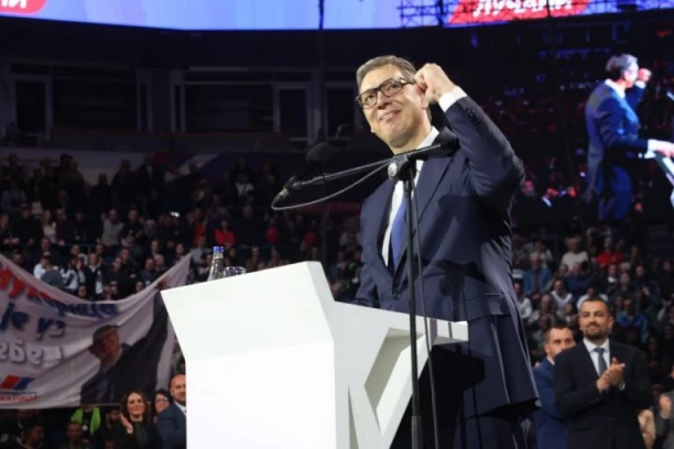 "NAZIVAJU NAS STOKOM I ĐUBRADIMA, ALI MI ČUVAMO SRBIJU PRISTOJNOŠĆU!" Vučić iz Arene očitao lekciju mrziteljima: Oni proganjaju decu, a mi gradimo nove škole i bolji život! (FOTO, VIDEO)