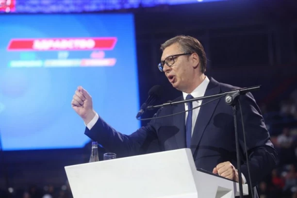 "PROSEČNA PLATA BIĆE 1.700 EVRA!" Vučić izneo istorijski plan za Srbiju: Ispravićemo nepravdu, svaka kuća mora da ima punu trpezu, a ne samo veliki gradovi! (FOTO, VIDEO)