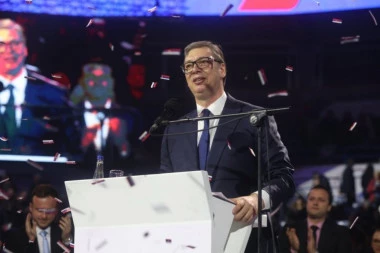 CELA SRBIJA JEDNA PORODICA! Veličanstveni skup u Areni! ČITAJTE U SRPSKOM TELEGRAFU!