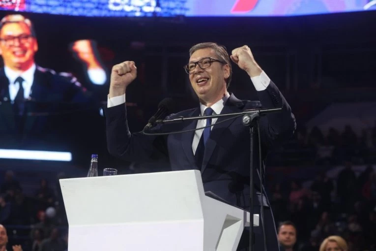 KLJUČNE VUČIĆEVE PORUKE SA VANVREMENSKOG SKUPA U ARENI: Ove moćne reči će ostati urezane! (FOTO)