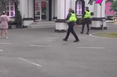 STRAVIČAN PRIZOR U ELITI, OBEZBEĐENJE JURCALO PO IMANJU: Anastasija htela da PREBIJE Boru, jedva ih obuzdali!