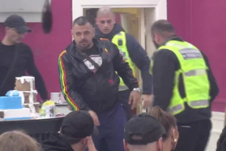 Bora Santana divlja po Eliti 9