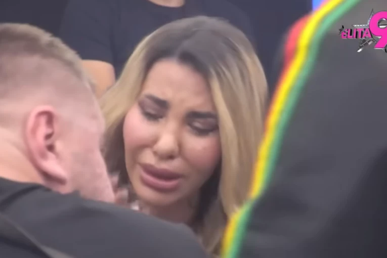 JEZIVI JAUCI ANELI AHMIĆ ODZVANJALI "ELITOM", VODITELJKA HITNO ZAUSTAVILA PROGRAM: Saopštene razarajuće vesti, učesnica zapomagala na sav glas!