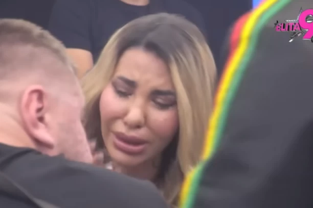 JEZIVI JAUCI ANELI AHMIĆ ODZVANJALI "ELITOM", VODITELJKA HITNO ZAUSTAVILA PROGRAM: Saopštene razarajuće vesti, učesnica zapomagala na sav glas!