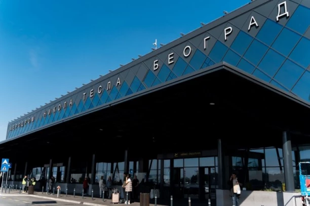 DRAMA NA AERODROMU U BEOGRADU!  Muškarac se sručio, na mestu ostao mrtav
