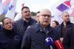 MILOŠ VUČEVIĆ U OBILASKU SELA SELEVAC: Pokažimo glasom da smo porodica koja voli svoju otadžbinu Srbiju! (FOTO)