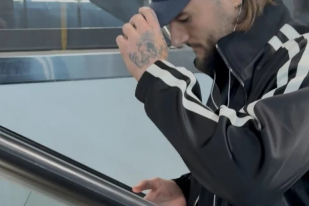 NEMANJA GUDELJ STIGAO U SRBIJU BEZ ANASTASIJE! Evo ko je sačekao Cecinog zeta na aerodromu! (VIDEO, GALERIJA)