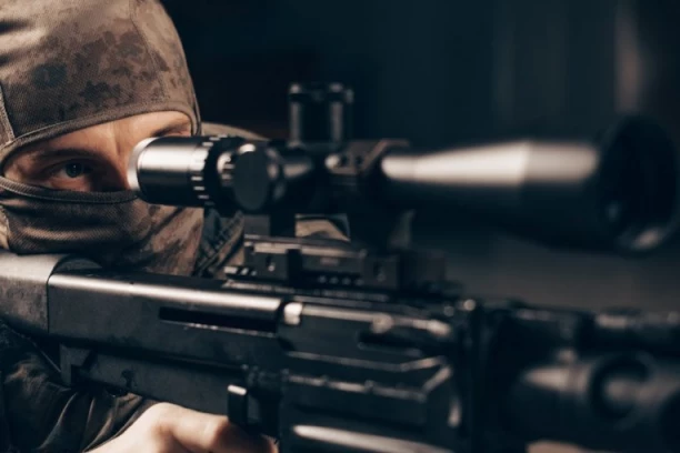 ORUŽJE KOJE IZGLEDA KAO DA JE IZ FILMA: Srpski "Šarac 99" oduševio svet, više liči na top nego na pušku (VIDEO)