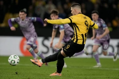 LUKI JOVIĆU KRVARILA GLAVA, SOFIJA ZANEMELA: Šokantne scene u Grčkoj (FOTO)