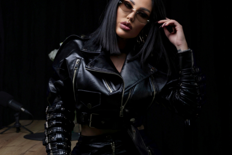 Tijana Ajfon Hotcast