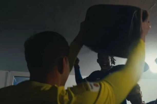 SVLAČIONICA GORI POSLE TRIJUMFA: Radnik slavio uz Seku Aleksić, orio se mega hit! (VIDEO)