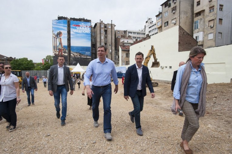 NA SPECIFIČAN NAČIN NAM ČESTITAO ROĐENDAN! Autorski tekst Sinše Malog o deset godina Srbije i Srpskog telegrafa