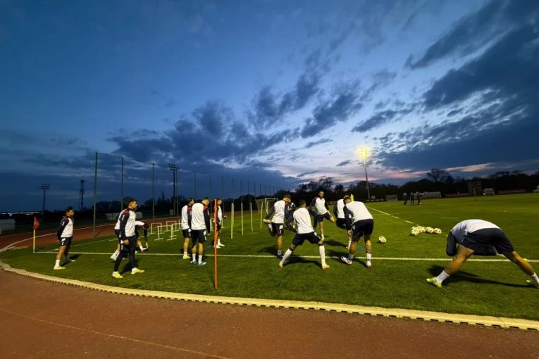 UŽELELI SE REPREZENTACIJE! Evo ko se prvi pojavio na treningu (VIDEO)