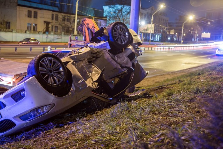 SERIOUS ACCIDENT IN USTANIČKA! Car overturned on its roof