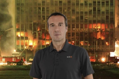 78 DANA I NOĆI BIO NA TERENU! Mladen Mijatović zapalio sveću za STRADALE u NATO bombardovanju! (FOTO)