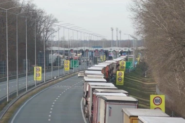 PAKAO NA IZLAZU IZ SRBIJE! Kamioni na granicama čekaju i do pet sati, kolone kilometarske