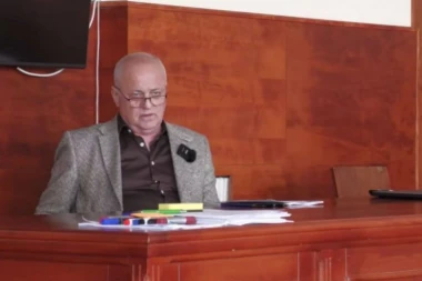 PRAVNI FAKULTET PRETVORIO U BINU ZA OBMANE: Nenadić slagao i o Konjuhu i o Evrodžastu, samo još nije objasnio tajni put u Tiranu