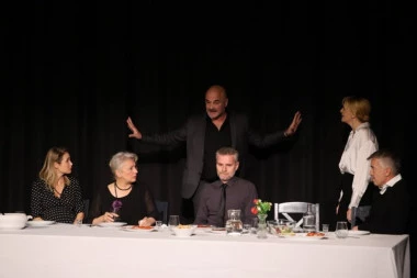 HUMANOST ŽIVI NA DORĆOLU: Predstave "Zajedno" i "Crveni šešir" za kraj marta