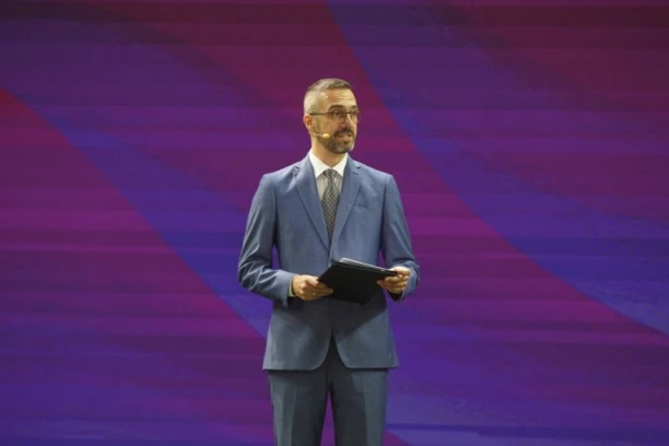 "NE MOGU VIŠE...": Oglasio se voditelj koji se vraća na RTS!