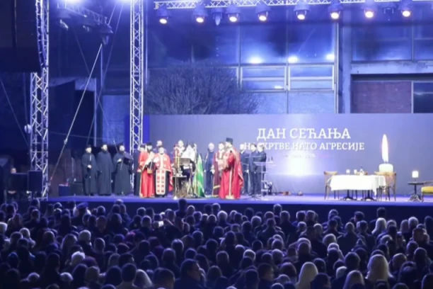 VIŠE OD 10.000 DUŠA ODAJE POČAST STRADALIMA 1999. GODINE! Građani iz cele zemlje na Danu sećanja na stradale u NATO agresiji! (VIDEO)