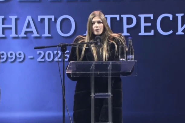 PREDSEDNIK VUČIĆ NA CEREMONIJI OBELEŽAVANJA DANA SEĆANJA NA ŽRTVE NATO AGRESIJE: Potresna ispovest unuke ubijenog Vranjanca; "Srušili su moj krevetić i ubili moje igračke!" (FOTO, VIDEO)