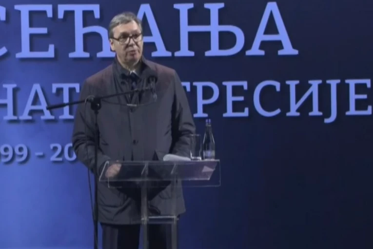 DAN SEĆANJA NA ŽRTVE NATO AGRESIJE! Predsednik Vučić se obraća okupljenima u Vranju: "Rane i dalje krvare, kao da je juče sve bilo!" (FOTO, VIDEO)