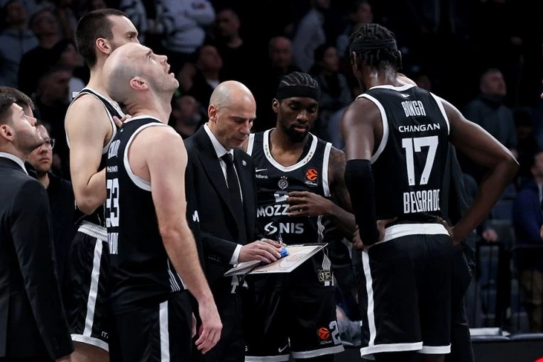 CRNO-BELI NEPREPOZNATLJIVI: Dvocifren minus i potpuno bez energije na terenu!