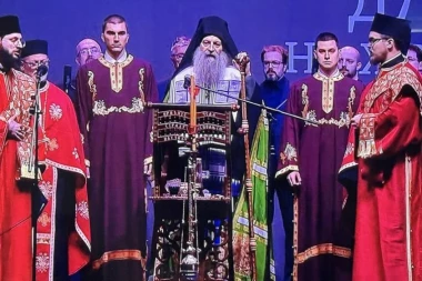 NA BOMBI JE PISALO "LOŠA VREMENA": Potresne reči patrijarha Porfirija pred spomenikom žrtvama NATO agresije