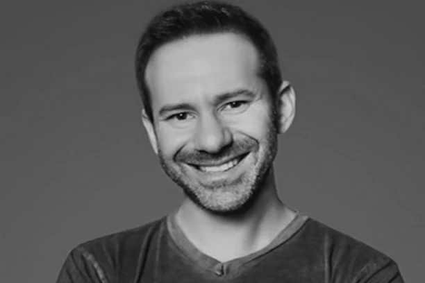 SRBI SE OPRAŠTAJU OD VLASNIKA ONLYFANSA: Osvanula čitulja u našem dnevnom listu