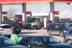 I KAD DOČEKAJU SVOJ RED, MOGU DA NATOČE SAMO NEKOLIKO LITARA! Katastrofa u regionu, narod u panici - Slovenci očajni!