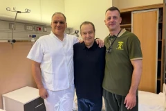 LEBDEO SAM IZMEĐU ŽIVOTA I SMRTI, PRIKLJUČILI SU ME NA MAŠINU! Ministar Dačić nakon mesec dana podelio sve detalje LAVOVSKE BORBE! (FOTO)