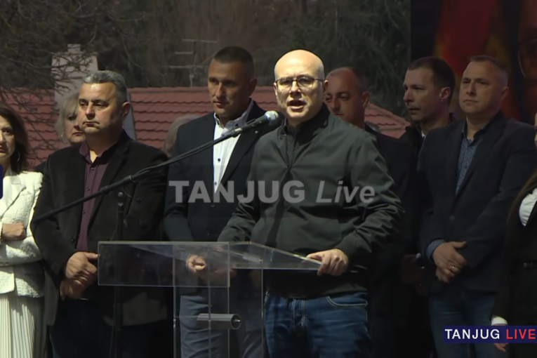 SPASILI SMO NAROD I DRŽAVU! Vučević se obratio velikom broju građana na SNS skupu u Aranđelovcu: Pobedimo jer je dosta zla i podela, hoćemo da ljubimo Srbiju!