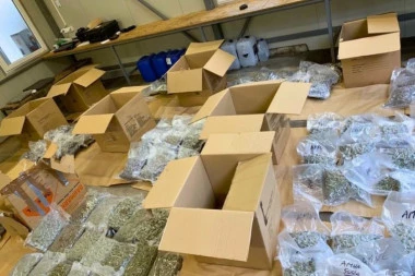 POKUŠAO DA UĐE U SRBIJU SA 90 KILOGRAMA DROGE! Kamiondžija iz Ivanjice pao na graničnom prelazu Šid! (FOTO, VIDEO)