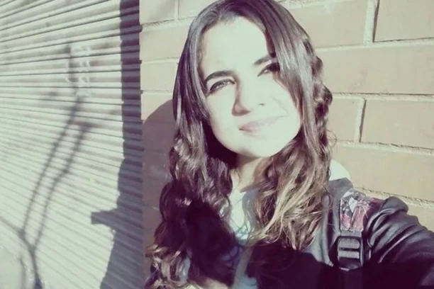 TROJICA MLADIĆA SE IŽIVLJAVALA NAD NJOM, ONA POKUŠALA DA SKOČI SA 5. SPRATA! Izvršena eutanazija nad žrtvom stravičnog zločina!