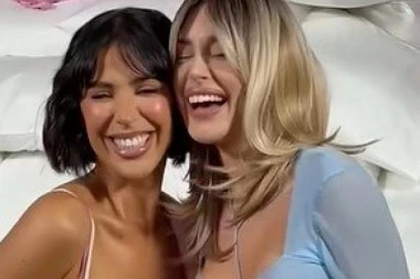 GRUDI PREKRILA SA DVA CVETA! Šok-izdanje naše influenserke, PROZIRNA HALJINA NE OSTAVLJA MESTA MAŠTI! (VIDEO)