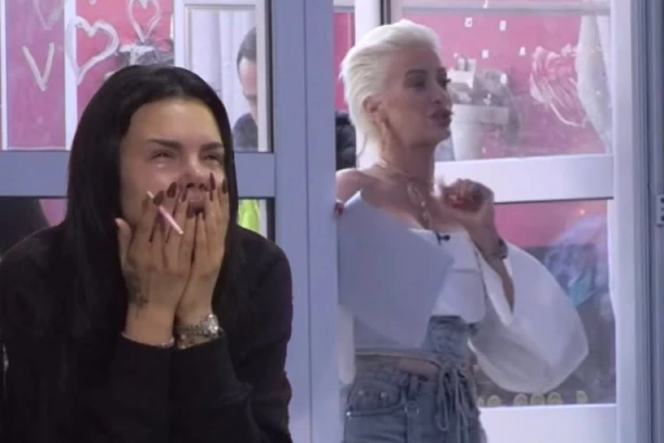 DUŠICA JAKOVLJEVIĆ OBRISALA PATOS TRUDNOM ANITOM, HITNO ZAUSTAVLJEN PROGRAM NA PINKU: Voditeljka je postavila na svoje mesto jednim potezom!