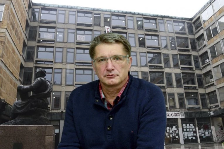 "DA SAM SINANI SKOČIO BIH SA 5. SPRATA!" Profesor Filozofskog fakulteta kivan nakon tragedije u kojoj je nastradala studentkinja: "Gurali su tu decu..."