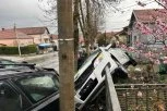 MLADIĆ (29) POGINUO, AUTO ZAVRŠIO NA OGRADI KUĆE! Stravični detalji saobraćajne nesreće u Kragujevcu! (FOTO)