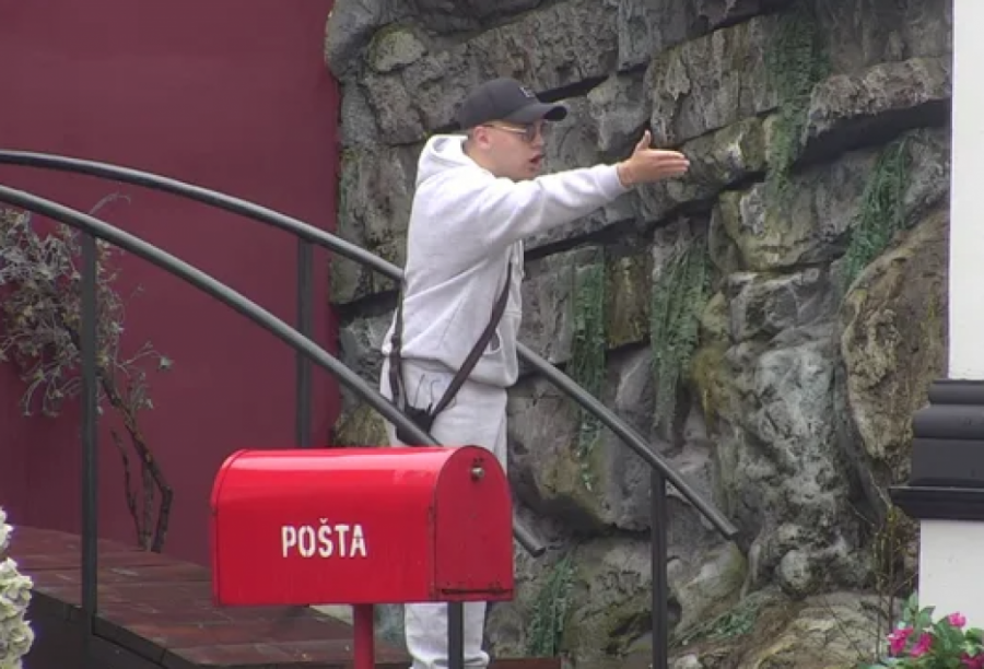 DA LI TRUDNICA TREBA DA GLEDA OVAKVE SCENE?! Budući tata Luka SKOČIO PREKO OBEZBEĐENJA - nezapamćeno DIVLJANJE! (VIDEO)