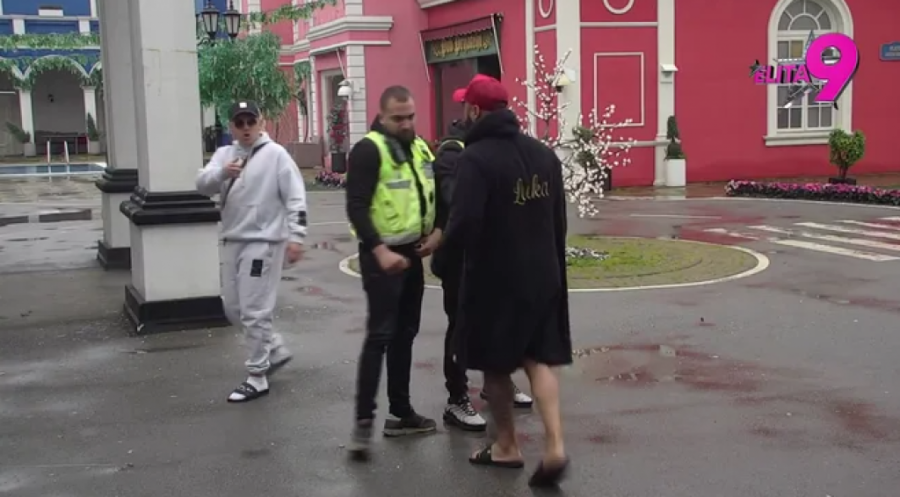 DA LI TRUDNICA TREBA DA GLEDA OVAKVE SCENE?! Budući tata Luka SKOČIO PREKO OBEZBEĐENJA - nezapamćeno DIVLJANJE! (VIDEO)