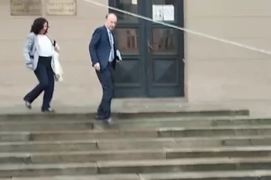 SKANDALOZNO PONAŠANJE REKTORA ĐOKIĆA NAKON SMRTI STUDENTKINJE: Dok cela Srbija oplakuje Milicu (25), on slavi na Poljoprivrednom fakultetu! (VIDEO)