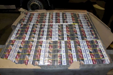 MUŠKARAC UHVAĆEN NA GRANICI SA 5.260 PAKLICA CIGARETA! Oštetio budžet Srbije za više od 2 MILIONA! (FOTO)