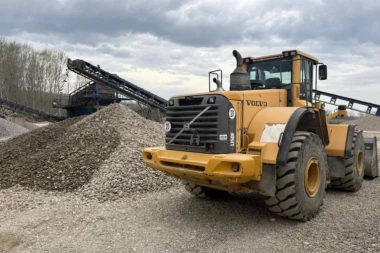 ČETIRI GODINE ISKOPAVAO PESAK I ŠLJUNAK BEZ DOZVOLE! Uhapšen muškarac (70) iz Loznice! UNIŠTIO JADAR I DRINU! (FOTO)