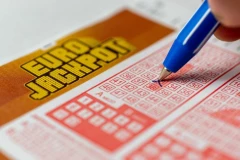 KAKAV SREĆNIK! Hrvat uplatio 6 evra i na Evrodžekpotu osvojio bogatstvo!