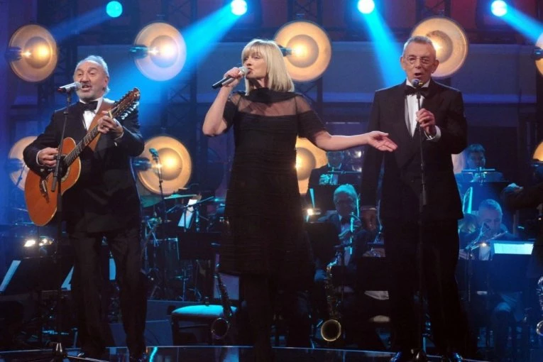 NAŠA PEVAČICA UMRLA PRED DECOM! Tragične sudbine članova grupe bivše Jugoslavije LEDE KRV U ŽILAMA!